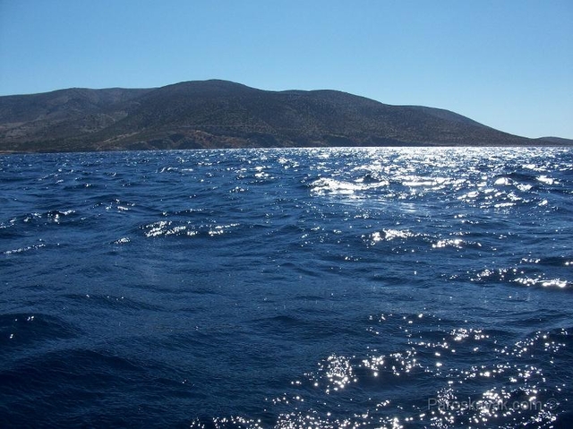 Paddling along the west coast of Naxos island