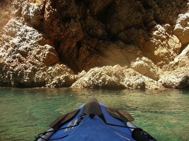 Με θαλάσσιο καγιάκ στην Πελοπόννησο